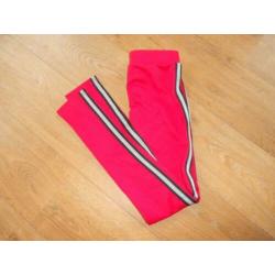 Rode broek, maat 164.