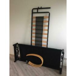 Fraaie bedbank, bed bank, logeerbed, bekleding effen bruin