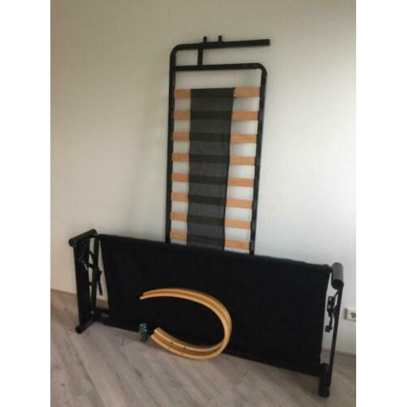 Fraaie bedbank, bed bank, logeerbed, bekleding effen bruin