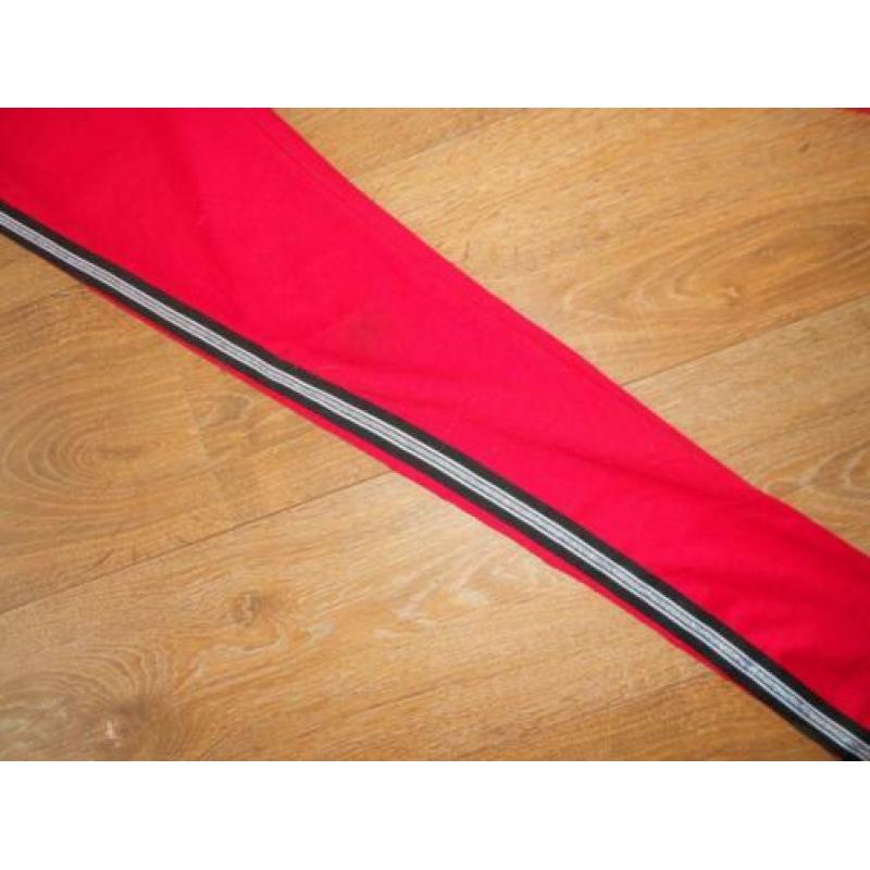Rode broek, maat 164.