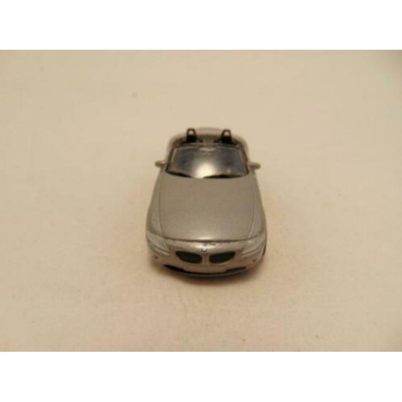 Bmw Z4 roadster cabrio 1:64 Welly 52242 zilvergrijs