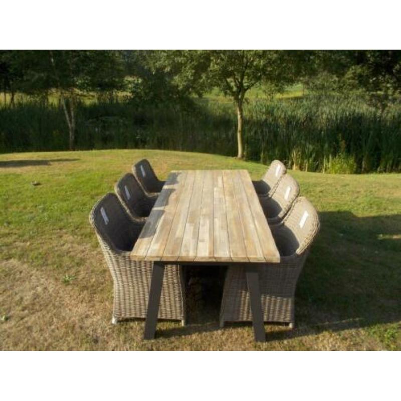 6 nieuwe wicker stoelen met teak tafel 2,4 x 1m 4SEASONS