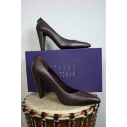 Stuart Weitzman pumps! Mt 41. Brand new
