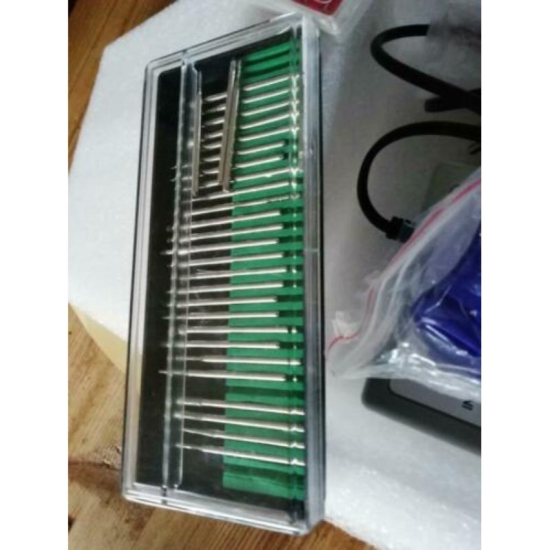 Manicure/pedicure frees