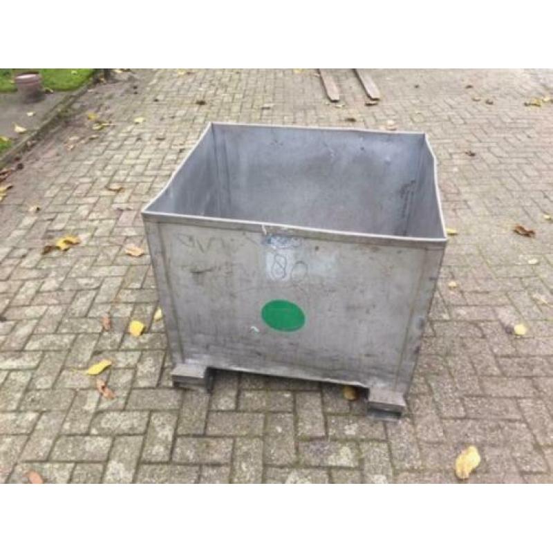 1143. RVS bak / kist / krat / 90x80cm / 31 stuks