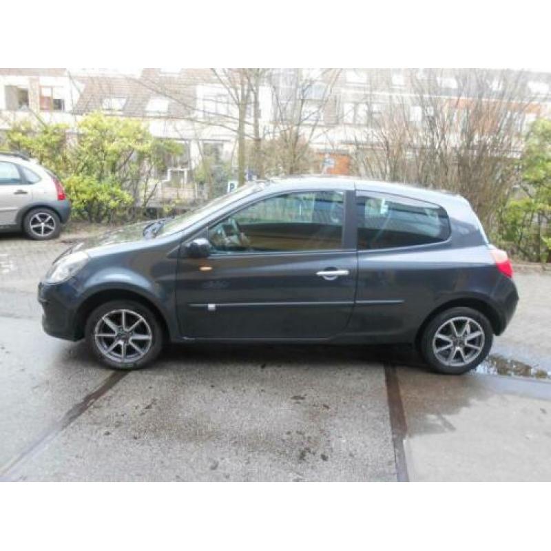 Renault Clio 1.4-16V Exception Nieuw APK