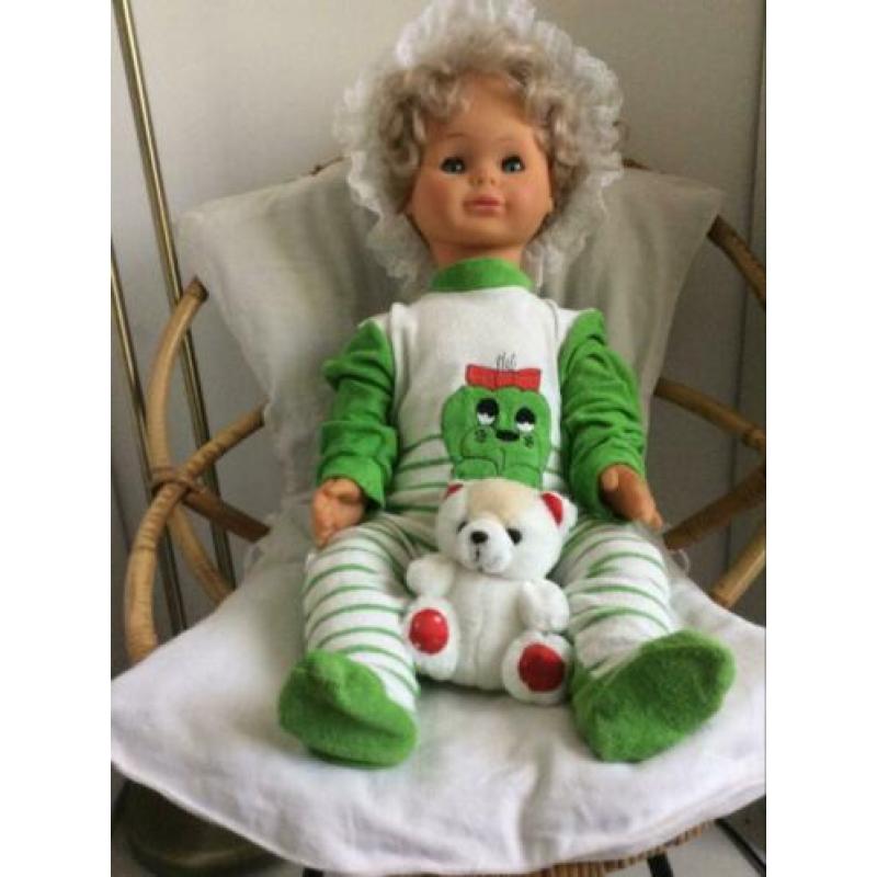 Babypop 70 cm groot. Kan babykleren aan.