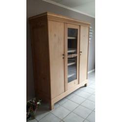Brocante wandkast met vitrine