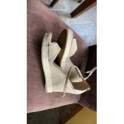 Leuke sandalen met plateau hak