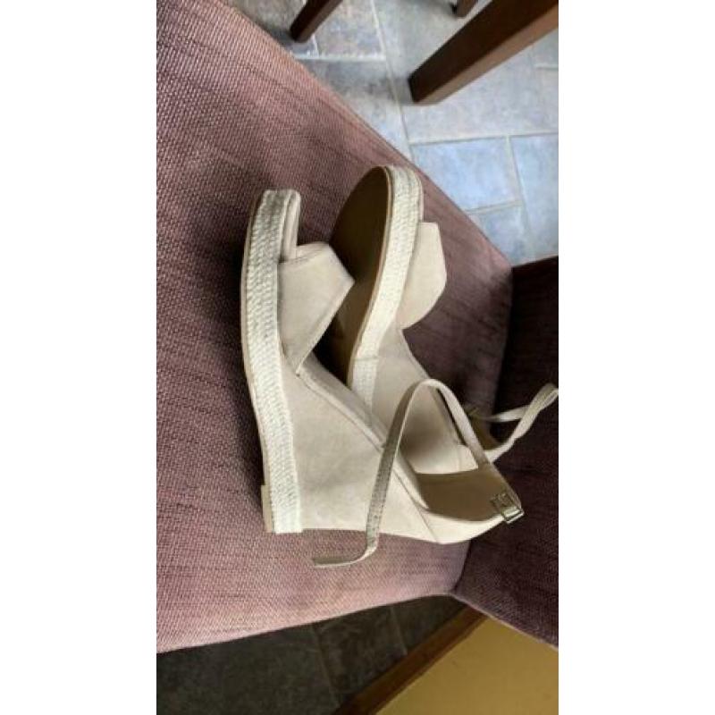 Leuke sandalen met plateau hak