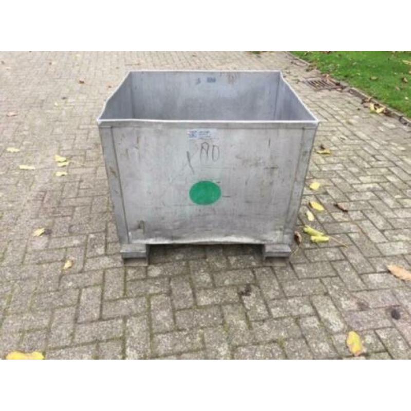 1143. RVS bak / kist / krat / 90x80cm / 31 stuks