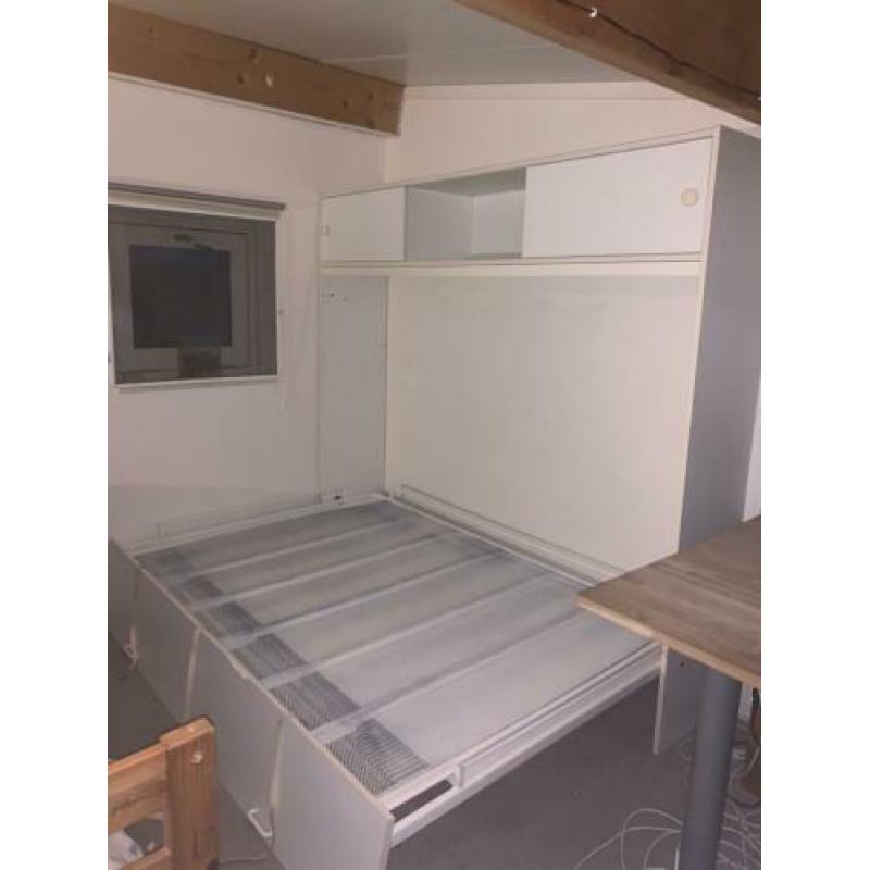 Wit inklapbed incl matras met opbergruimte