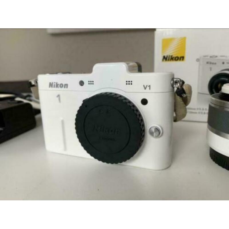 Nikon 1 V1 Wit + Nikkor VR 10-30 mm + Nikkor VR 30-110 mm -