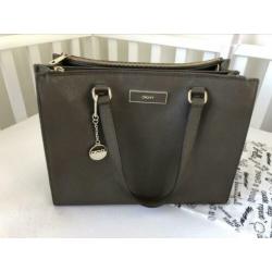 Tas van DKNY legergroen/bruin