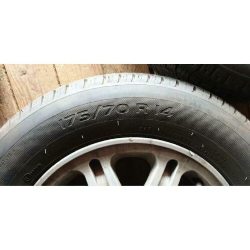 Speedline 14 inch van Peugeot 405 incl. bouten en 2 naafkapp