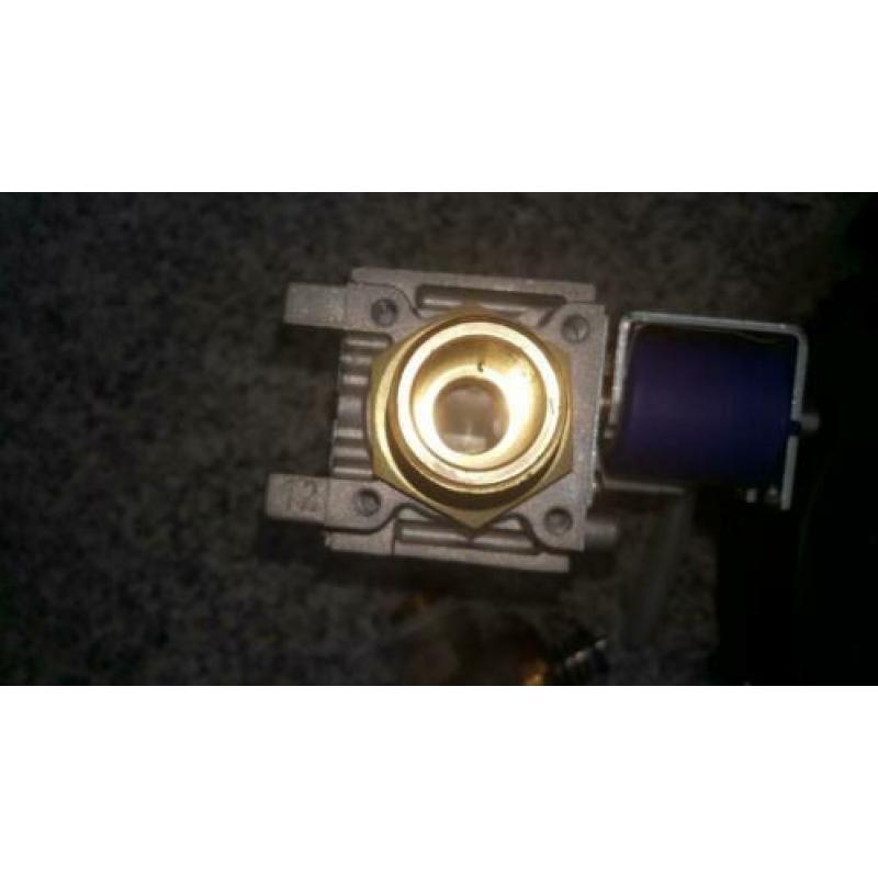 Honeywell gasregelblok. Gedemonteerd uit werkende ketel. Nef