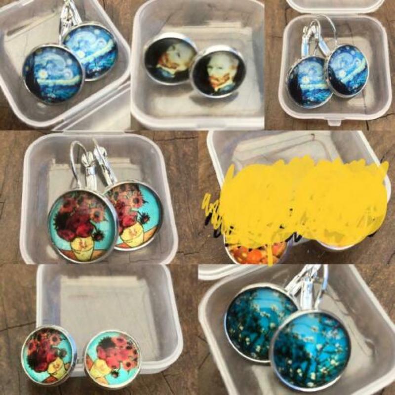 Aparte oorbellen met werkjes Vincent van Gogh €2 pp