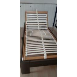 1 persoons bed met electrische lattenbodem.