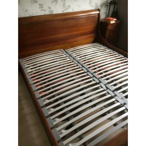 Kersenhouten bed