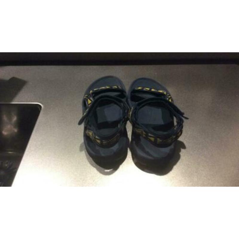 Teva sandalen maat 32