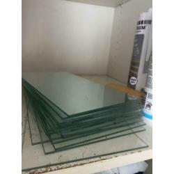 Ikea vitrine kastje. Twee stuks