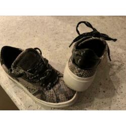 Mooi replay meisjes schoenen met slangen print.