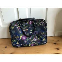 Laptoptas, gebloemd op paarse ondergrond, Oilily. 40 x30x11