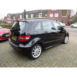 Mercedes-Benz B-Klasse 200 CDi Automaat 140pk Avantgarde, vo