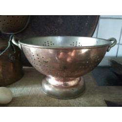 Brocante verkoperde vergiet op voet ø 23cm *Etage3*