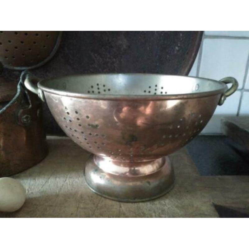 Brocante verkoperde vergiet op voet ø 23cm *Etage3*