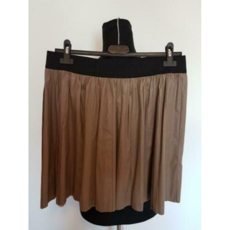 Rok13 - Bruine nepleren rok maat L (1)