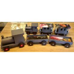 2 leuke vintage houten treinen