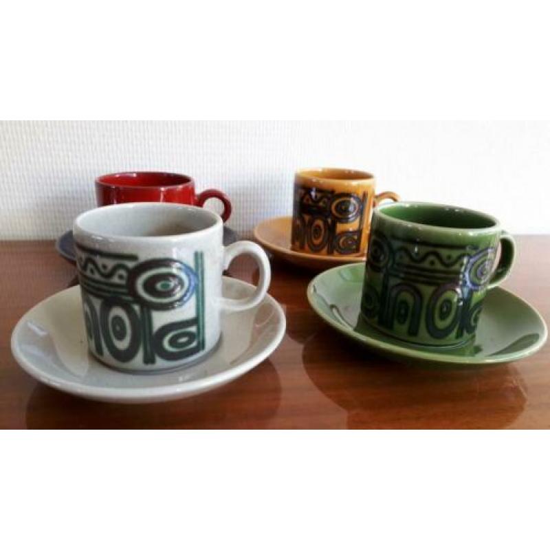 4 retro kop en schotels