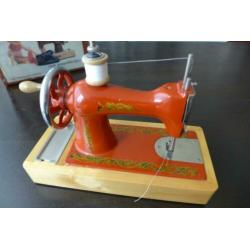 Antiek speelgoed kinder-naaimachine ORSHA