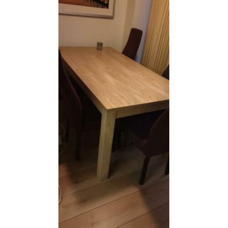 Houten eetafel + 5 stoelen