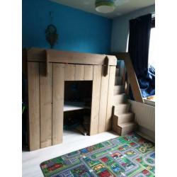 Steigerhouten hoogslaper