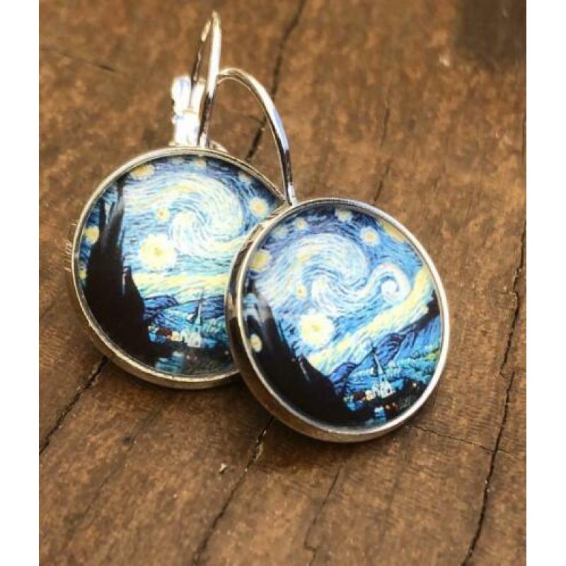 Aparte oorbellen met werkjes Vincent van Gogh €2 pp