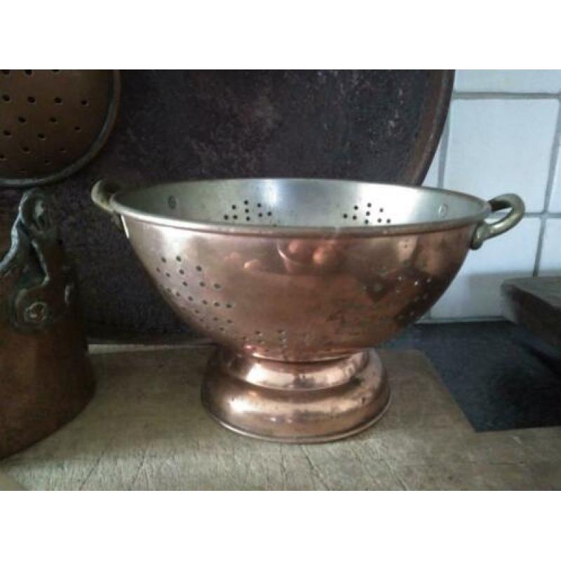 Brocante verkoperde vergiet op voet ø 23cm *Etage3*