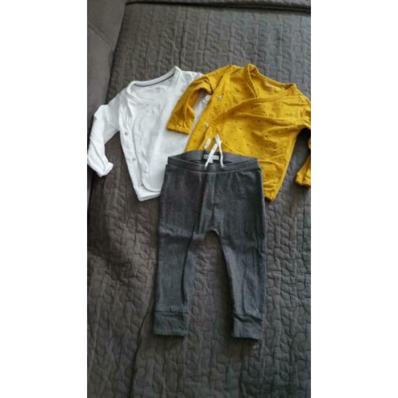 Mooi setje van noppies maat 68