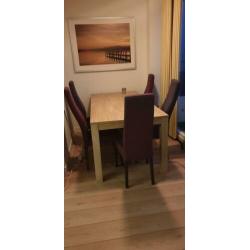 Houten eetafel + 5 stoelen
