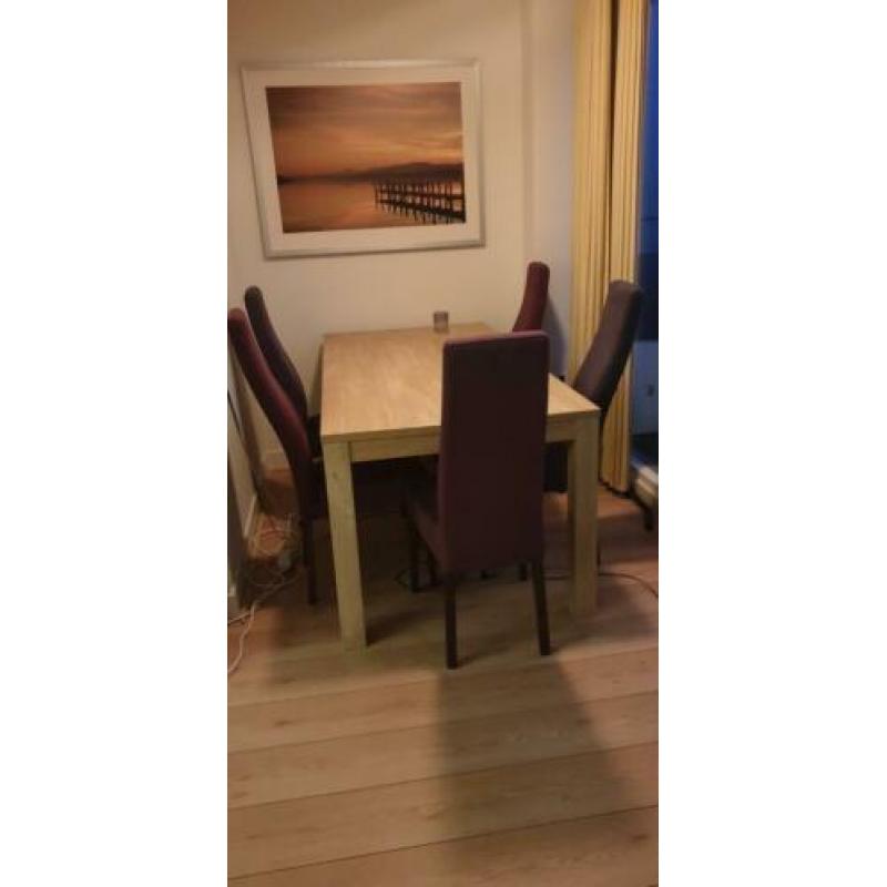 Houten eetafel + 5 stoelen