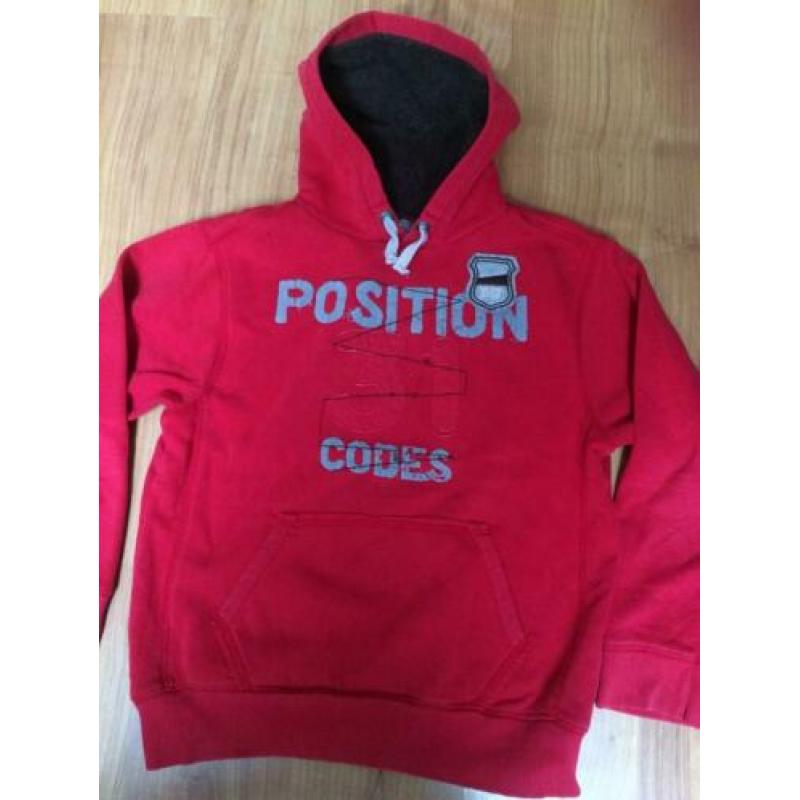 WE stoere rode sweater met opdruk + muts / capuchon 146 152
