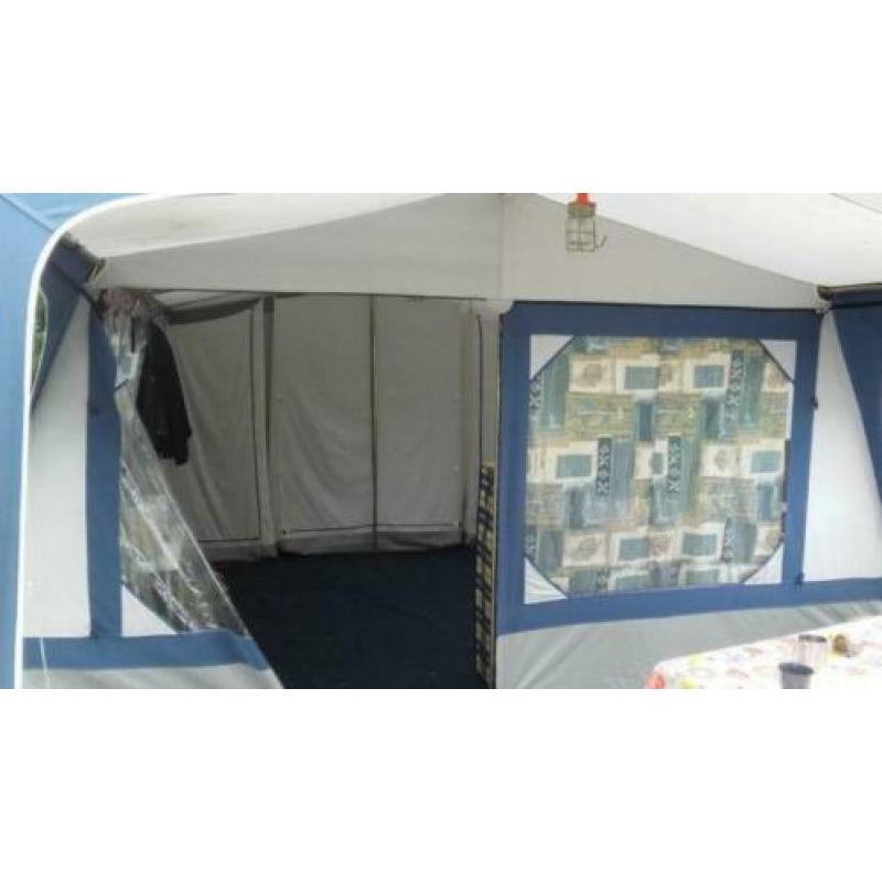 Bungalow tent PARIJS, 5/6 PERSOONS LET OP STOKKEN NIET COMPL