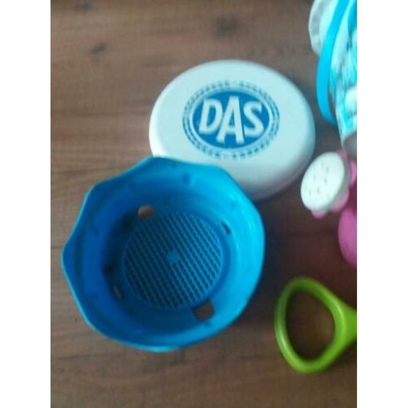 emmertjes, schep, zeef en frisbee
