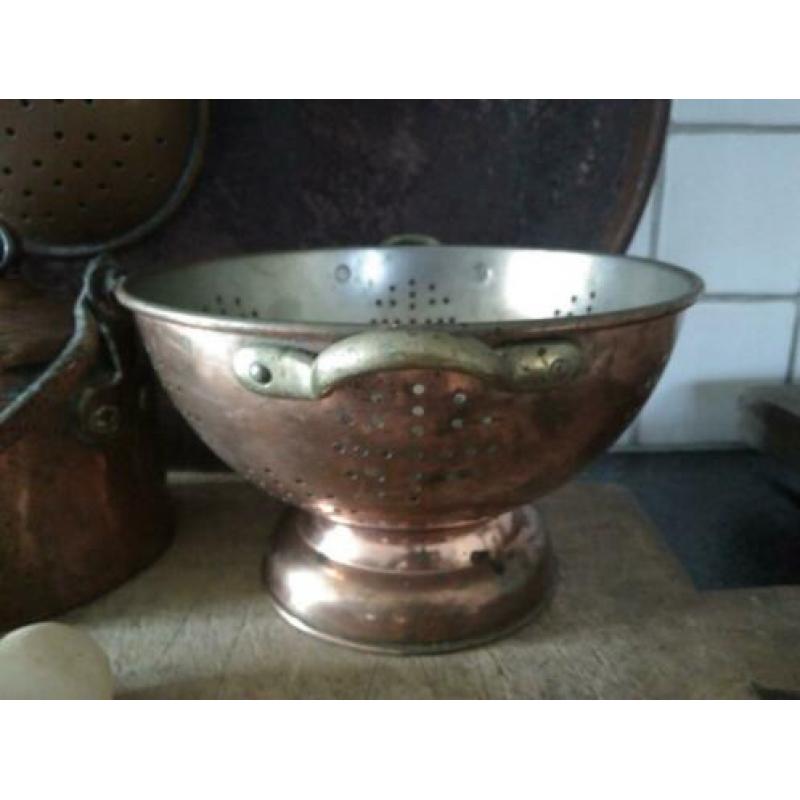 Brocante verkoperde vergiet op voet ø 23cm *Etage3*