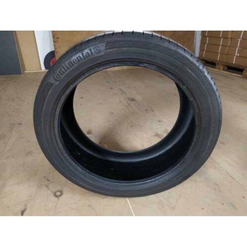 Continental 2 autobanden 255/40R20V XL