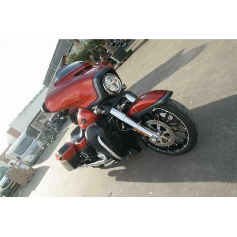 Harley-Davidson FLHXSE CVO Street Glide (bj 2018)