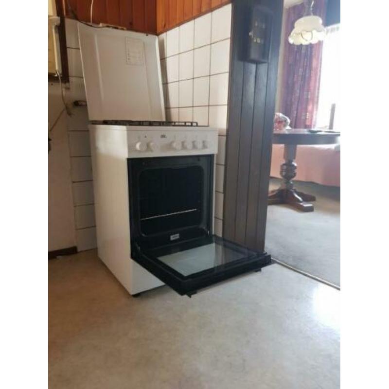 Zo goed als nieuw gasfornuis met elektrische oven.