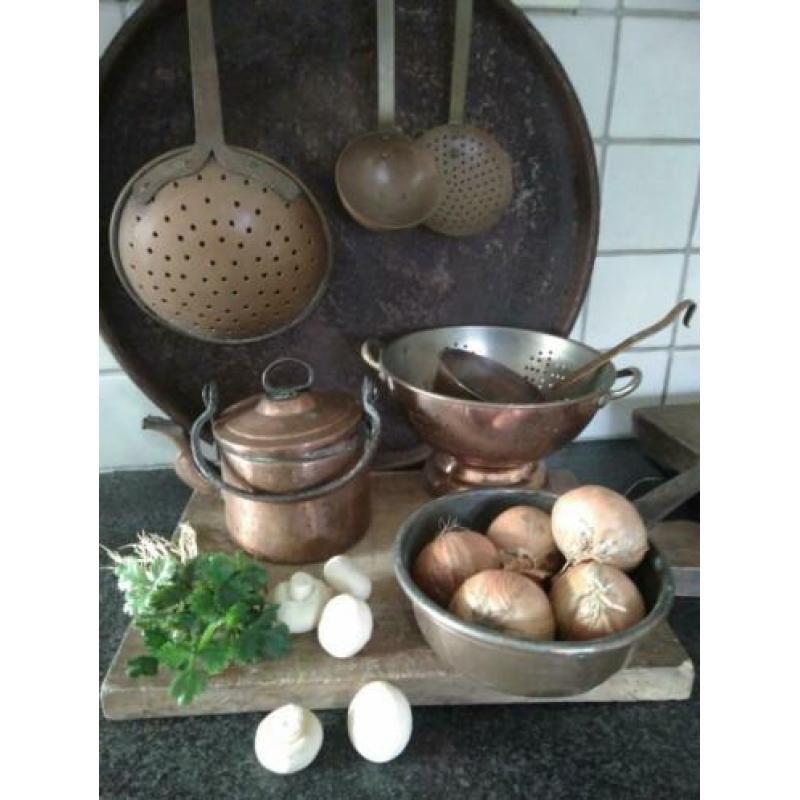 Brocante verkoperde vergiet op voet ø 23cm *Etage3*
