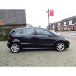 Mercedes-Benz B-Klasse 200 CDi Automaat 140pk Avantgarde, vo